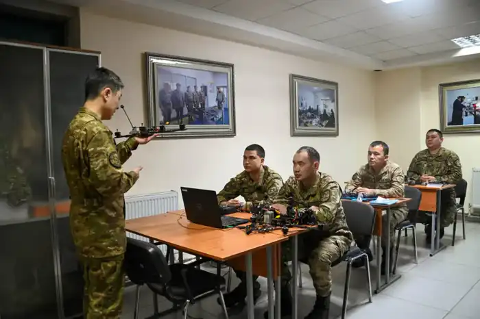 Ученые Национального университета обороны готовят операторов беспилотной авиации для Сухопутных войск (3)