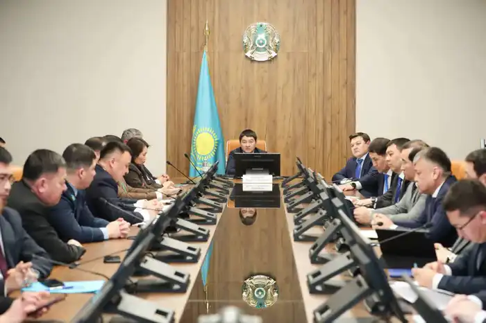 В акимате области рассмотрены вопросы социально-экономического развития региона (8)