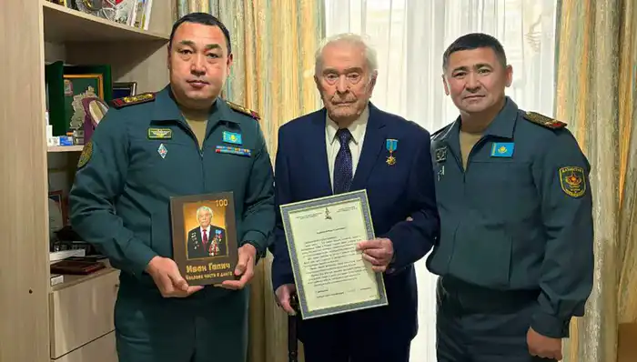 ЗКО отмечает 103-летие ветерана Ивана Гапича Актобе