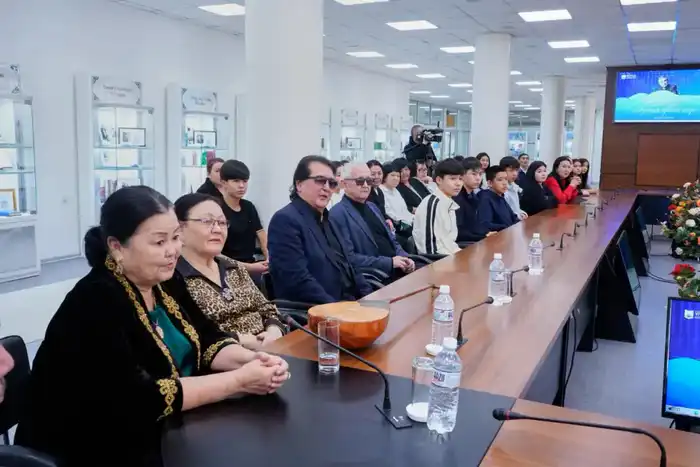 Вечер памяти Кенеса Дүйсекеева: сохранение культурного наследия через музыку и искусство Актобе