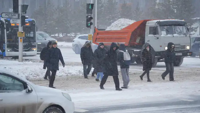 В Астане 5 февраля прошёл сильный дождь, а уже сегодня утром город накрыло обильным снегом при температуре около 0 градусов. Актобе
