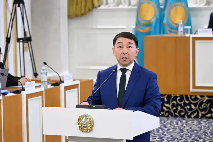 В проект новой Конституции внесены изменения: признаны все формы собственности и уточнён механизм роспуска Курултая Актобе