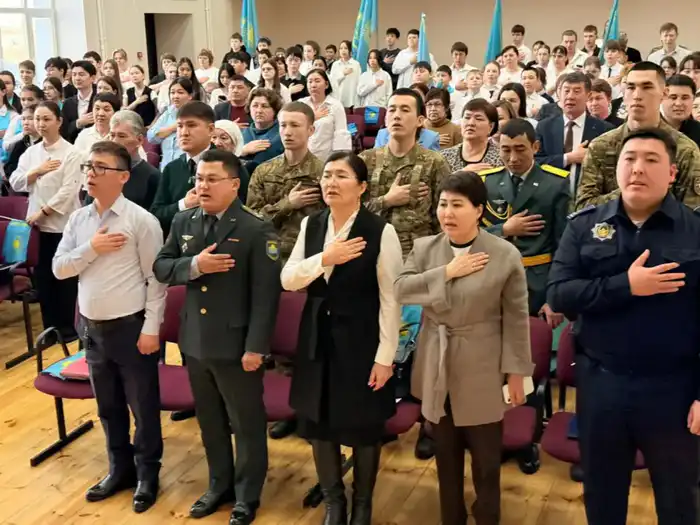 Патриотический форум в Жарсуатском сельском округе: обсуждение роли молодежи и военной службы Актобе