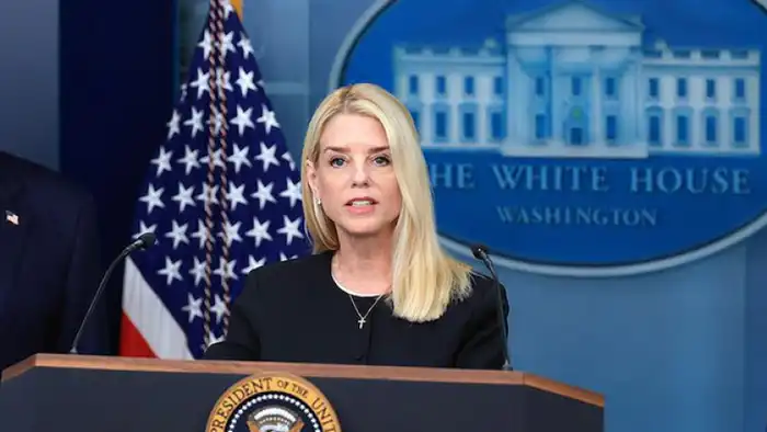 Генеральный прокурор США Пэм Бонди раскрыла информацию о 300 именах политиков и знаменитостей, связанных с делом финансиста Джеффри Эпштейна. Она также сообщила Конгрессу, что все документы, которые Министерство юстиции было обязано обнародовать по этому  Актобе