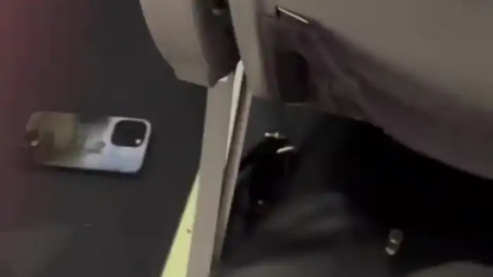 ЧП на борту Alaska Airlines: гаджет пассажирки взорвался во время полета, самолет экстренно сел Актобе