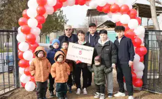 Шардара отмечает победу чемпиона армрестлинга