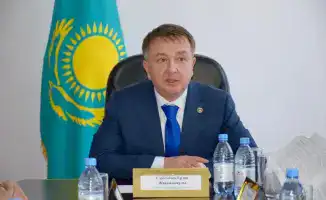Министр юстиции Казахстана Ерлан Сарсембаев обсуждает обновления в юриспруденции с местными юристами в Актюбинской области