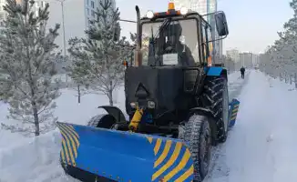 Уборка снега в Астане 1134 единицы спецтехники 3135 дорожных рабочих