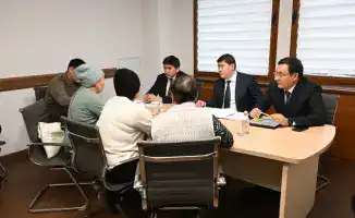 Алмасхан Сматлаев провел личный прием граждан в Алматы, обсуждая вопросы теплоснабжения и благоустройства