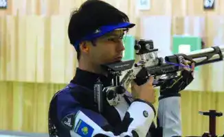 Ислам Сатпаев завоевал золото на чемпионате Азии по пулевой стрельбе в Дели