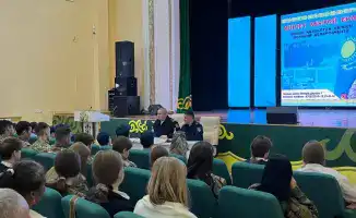 Мост доверия: школьники и студенты встречаются с полицейскими в Алтае