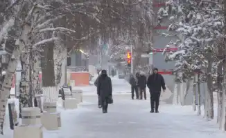 Суровые морозы и снегопады: как погодные условия в Астане и Алматы влияют на жизнь горожан