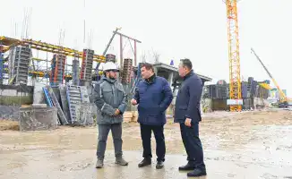 Региональный аким осмотрел ключевые строительные проекты, включая спортивный комплекс и больницу в Кызылорде