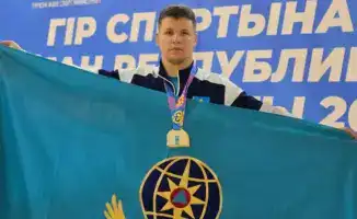 Карагандинец поднимает вес и устанавливает рекорд!