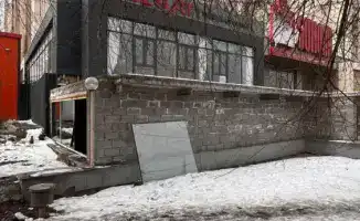 В Алматы снесли незаконную пристройку в Аксай-5 без разрешений