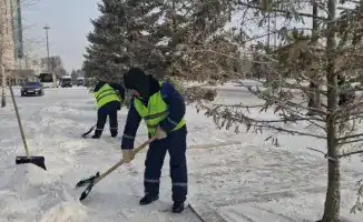 Акимат Астаны призывает жителей соблюдать безопасность на дорогах в условиях снегопадов