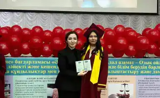 Дипломы первым выпускникам в Актюбе