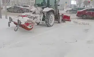 Снегопад в Астане: на помощь вышли дорожные службы