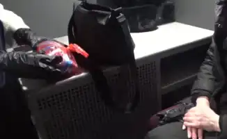 В Астане полицейские задержали женщину с килограммом гашиша в сумочке
