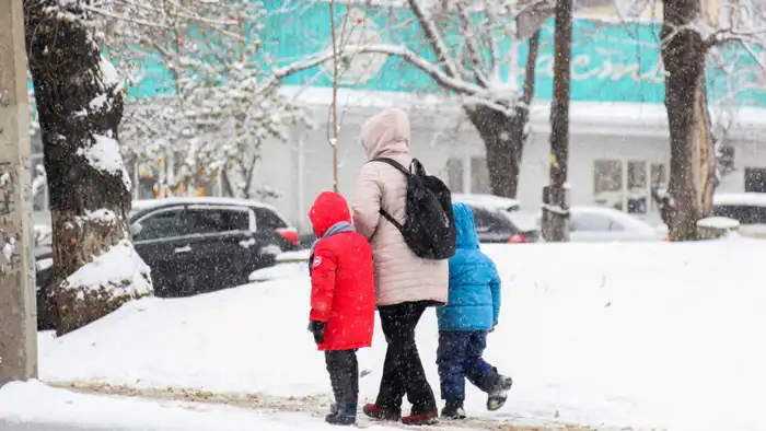 В Астане все ученики первой смены переведены на удаленку с 27 февраля из-за решения управления образования города. Актобе