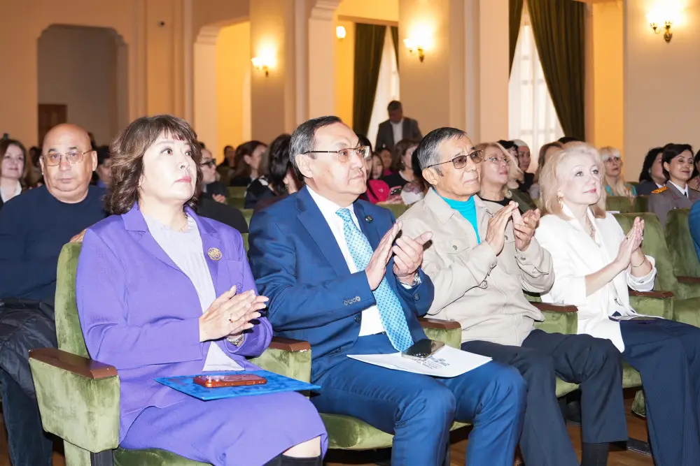 ОТЕЧЕСТВЕННЫМ ЖЕНЩИНАМ-УЧЕНЫМ ВРУЧЕНА НАГРАДА ИМЕНИ АКАДЕМИКА Н.БАЗАНОВОЙ (3)