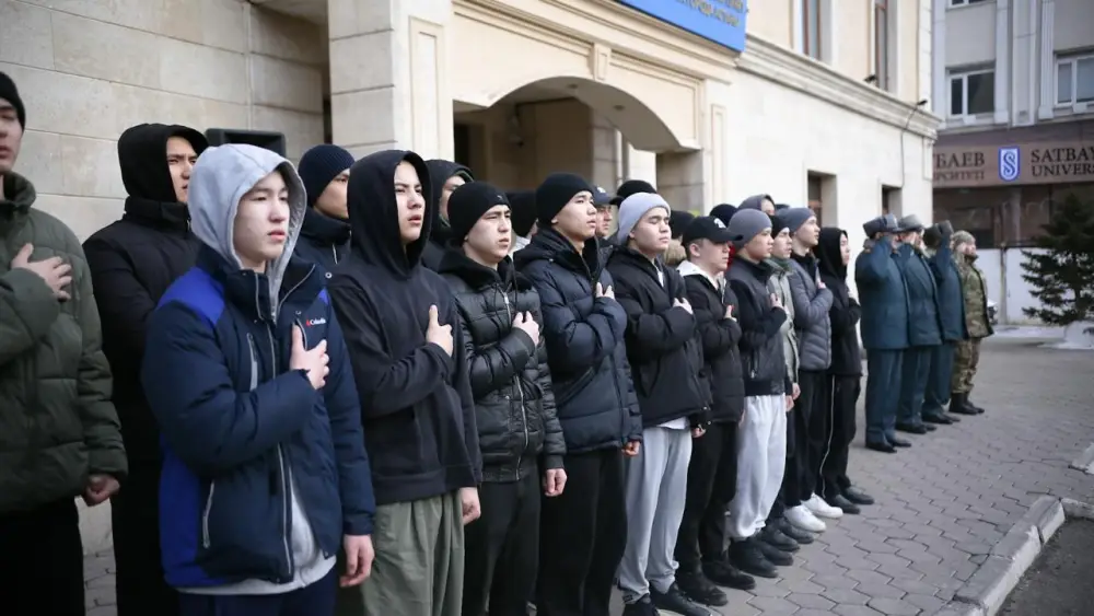 В Астане стартовал весенний призыв: первые новобранцы отправились на службу в армию Актобе