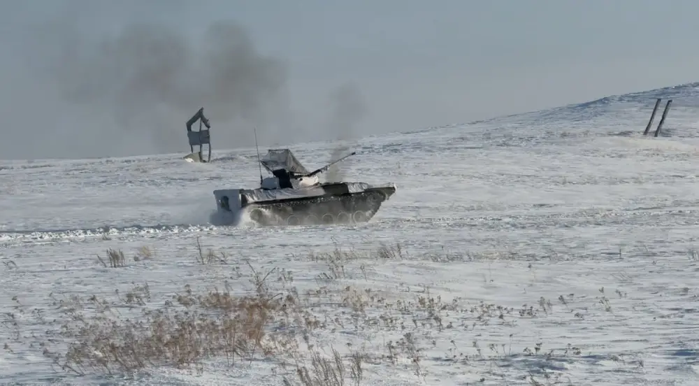 В Усть-Каменогорском гарнизоне подразделения механизированной бригады отработали огневое поражение целей (5)