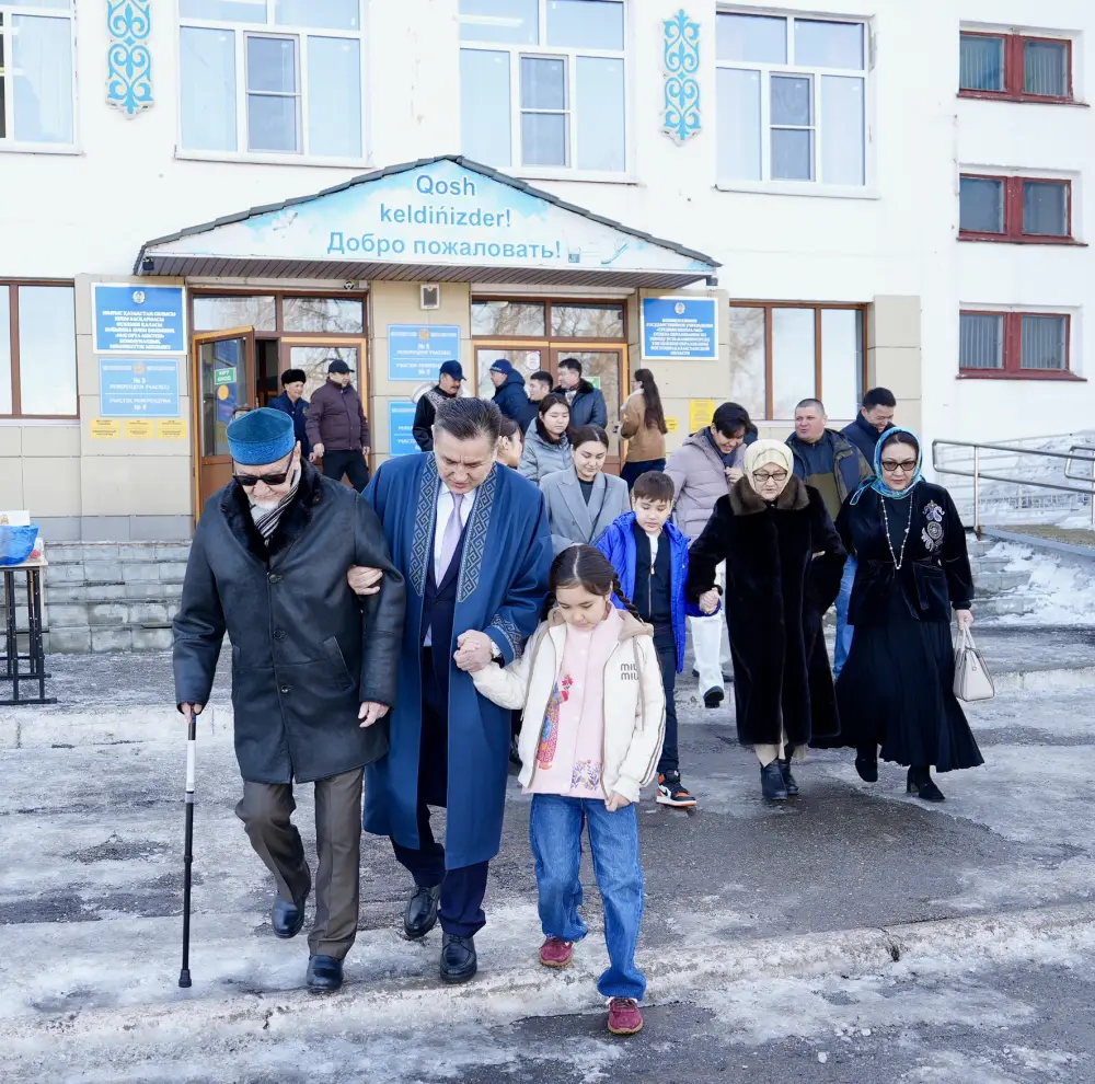 Аким ВКО сделал свой выбор на референдуме (6)