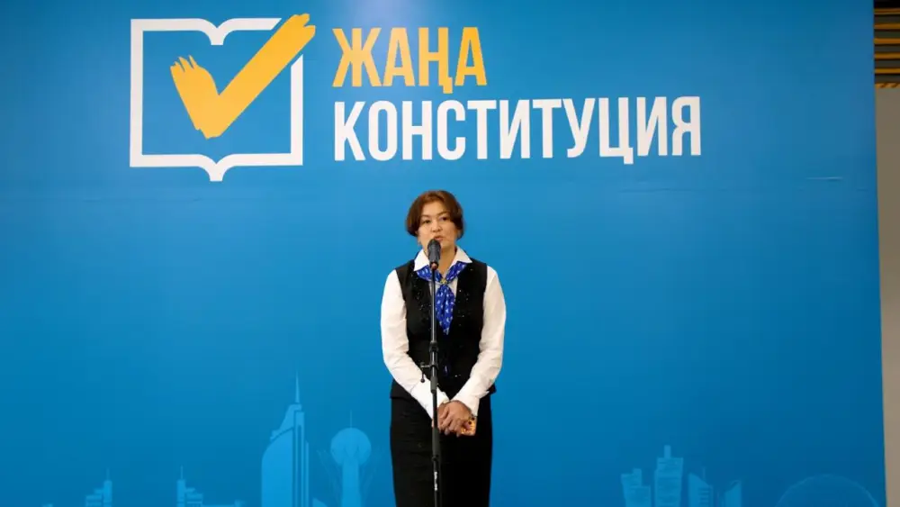 Масштабную акцию в поддержку новой Конституции накануне 8 марта провели в Астане (10)