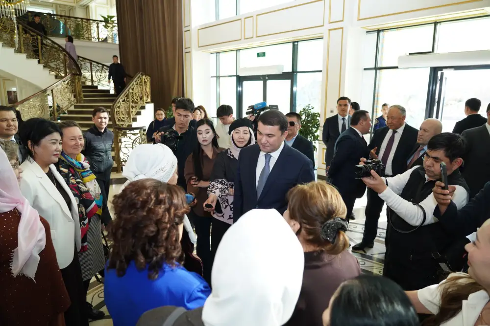 Аким Туркестанской области Нуралхан Кушеров встретился с многодетными матерями региона Актобе