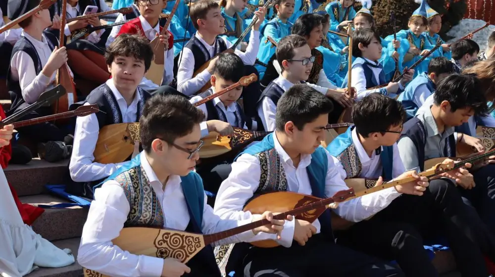 Mass Gathering of 11,000 Dombra Players in Almaty to Set Kazakhstan Record for Nowruz Celebration Актобе