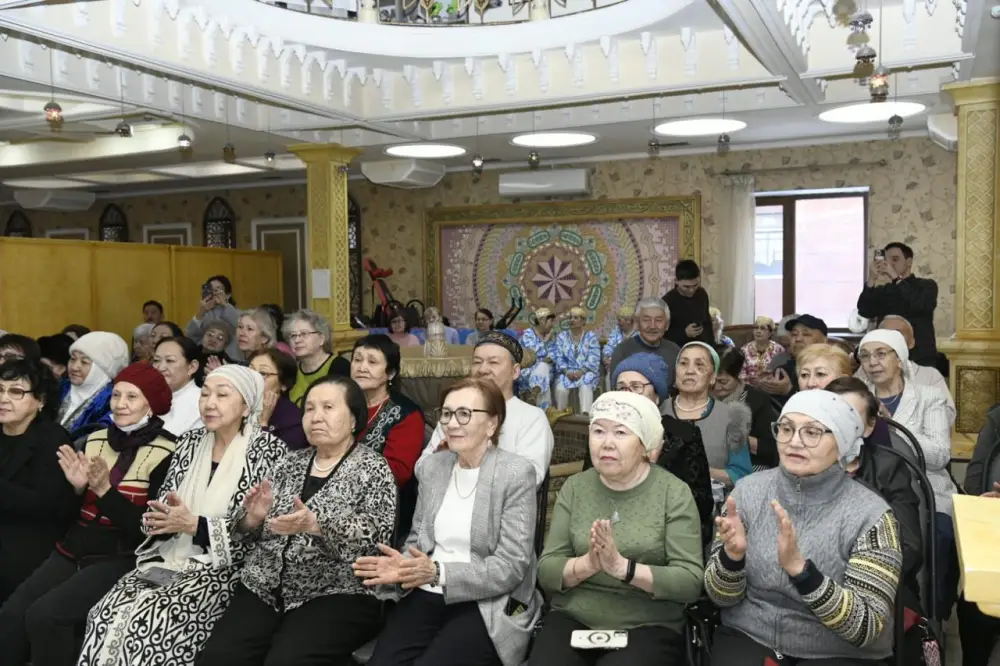 В Астане пенсионеры Центра активного долголетия отметили День благодарности праздничным концертом Актобе