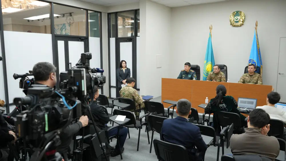Спасатели МЧС призывают быть осторожными в зимнюю непогоду после успешной операции по спасению более 1000 человек Актобе