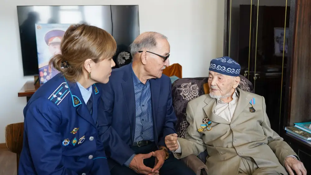102-летний ветеран Курмат Рахимов принял участие в голосовании (3)