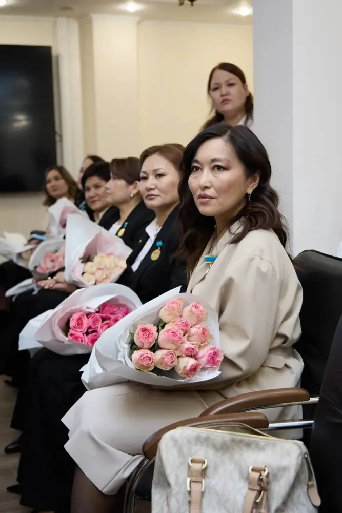 30 женщин-медиков награждены в Минздраве Актобе