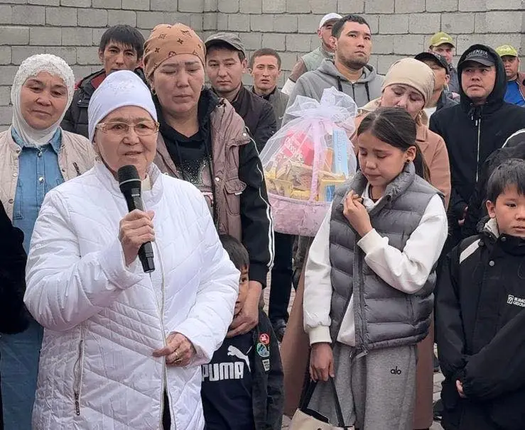 МОЛОДЕЖЬ ТУРКЕСТАНА ПОДАРИЛА ДОМ МНОГОДЕТНОЙ СЕМЬЕ Актобе