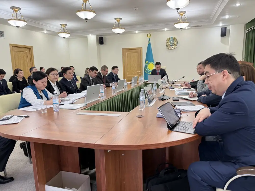 В Минтруда рассмотрели вопросы подушевого финансирования спецсоцуслуг, унификации социальной помощи и безопасности труда Актобе