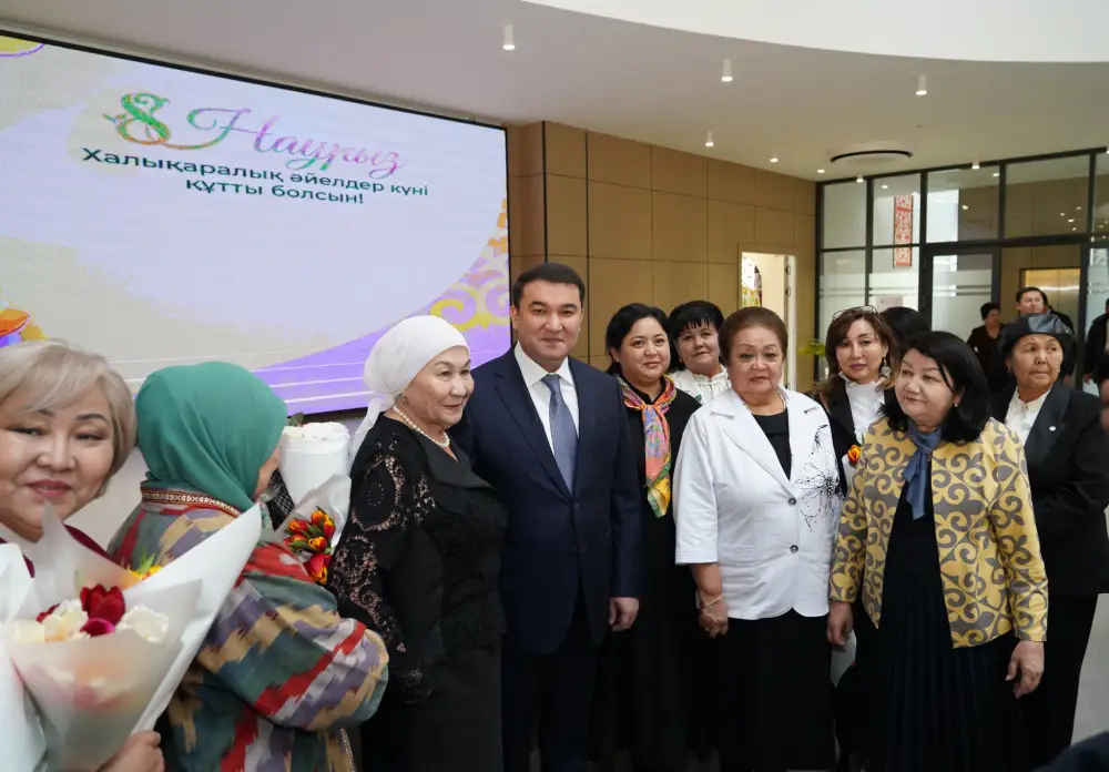 В ТУРКЕСТАНЕ ПРОШЕЛ ПРАЗДНИЧНЫЙ ВЕЧЕР "ӘЛЕМНІҢ ЖАРЫҒЫ - АНА" (2)