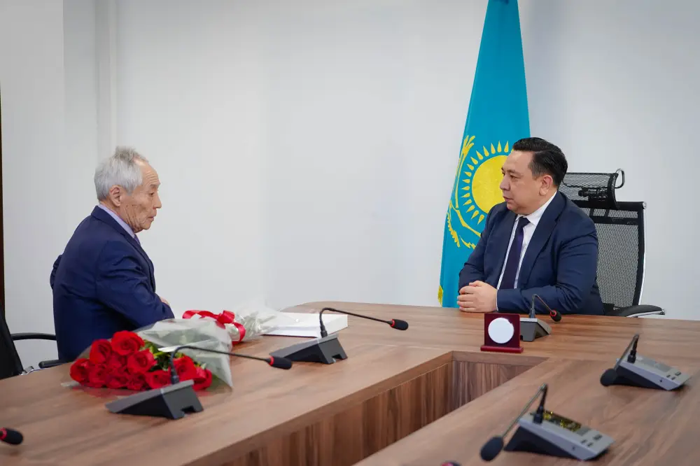 Ученый Ундасын Ашимов награжден в Алматы Актобе