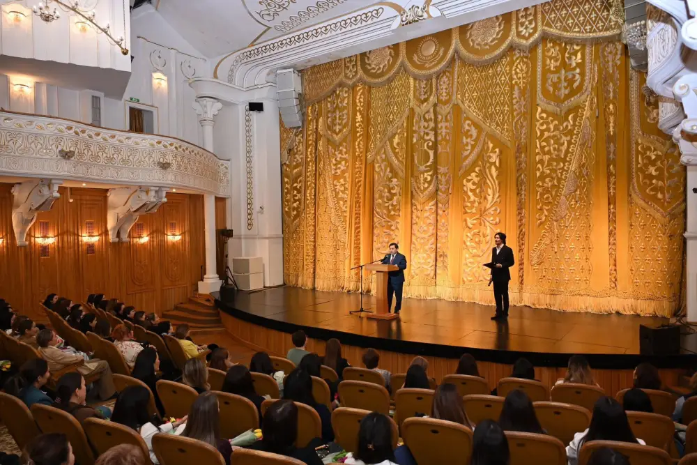 Состоялось торжественное мероприятие в преддверии Международного женского дня (7)