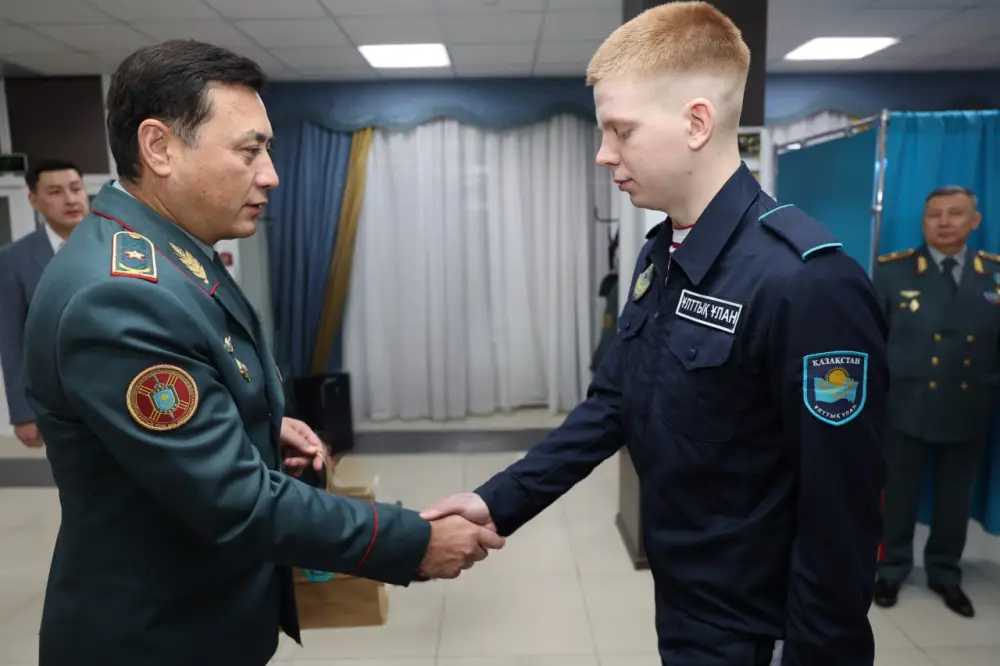 Национальная гвардия участвует в референдуме: рядовой Яровой голосует в день рождения Актобе