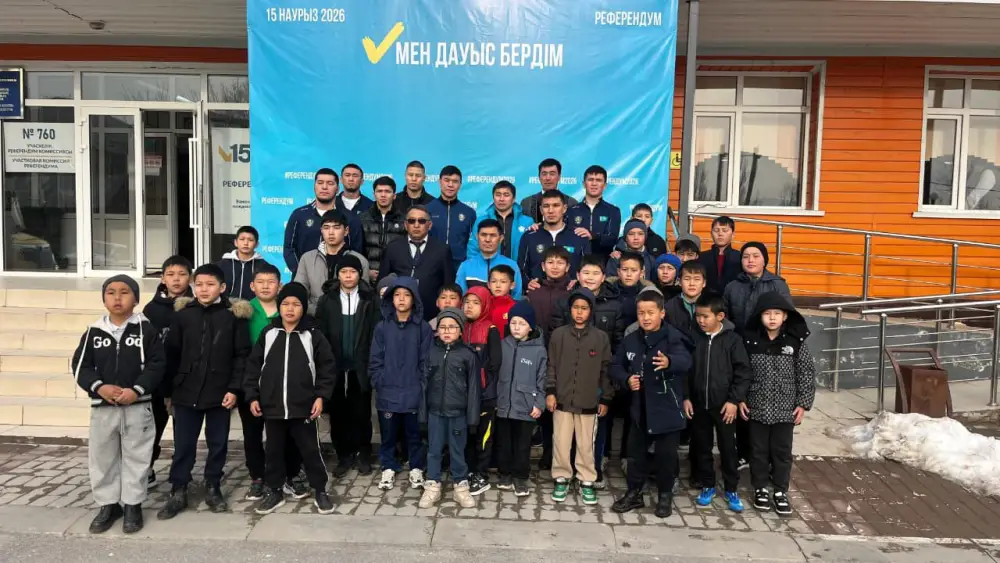 Боксеры сборной Казахстана проголосовали на референдуме в Туркестанской области Актобе