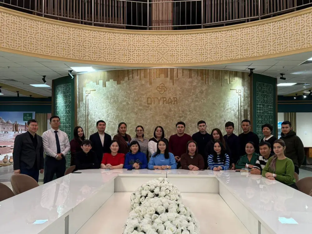 ЧИТАТЕЛЬСКИЙ КЛУБ ГОССЛУЖАЩИХ ТУРКЕСТАНСКОЙ ОБЛАСТИ СОВЕРШИЛ ДУХОВНУЮ ПОЕЗДКУ В ОТРАРСКИЙ РАЙОН И ОБСУДИЛ ОЧЕРЕДНУЮ КНИГУ (2)