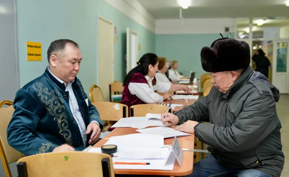 Аким ВКО сделал свой выбор на референдуме (9)