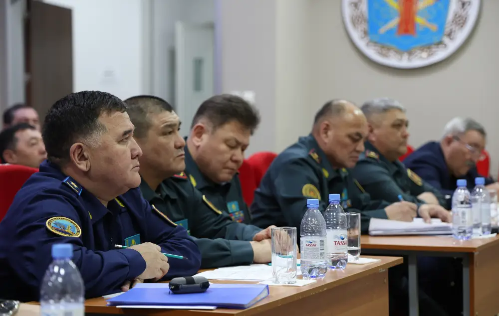 Обсуждение командованием Вооруженных сил РК вопросов боевой подготовки и морально-психологического состояния личного состава Актобе