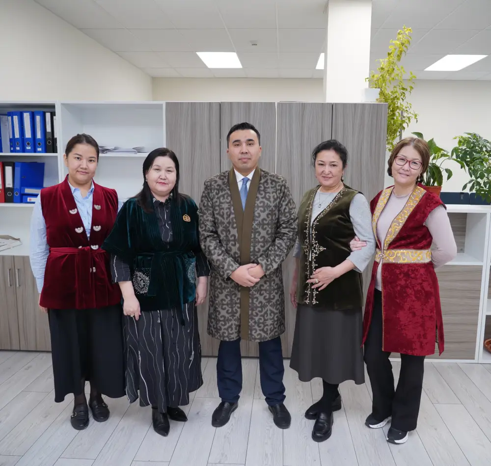 Национальная одежда в Туркестане на работе Актобе