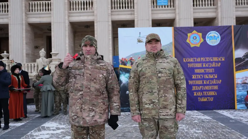 Глава МЧС вручил спасателям Жетісу современную технику (5)