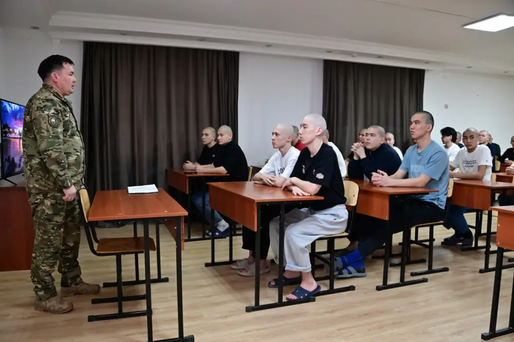 Весенний призыв в Казахстане: более 21 тысячи молодых граждан призваны в армию через SMS и eGov Актобе