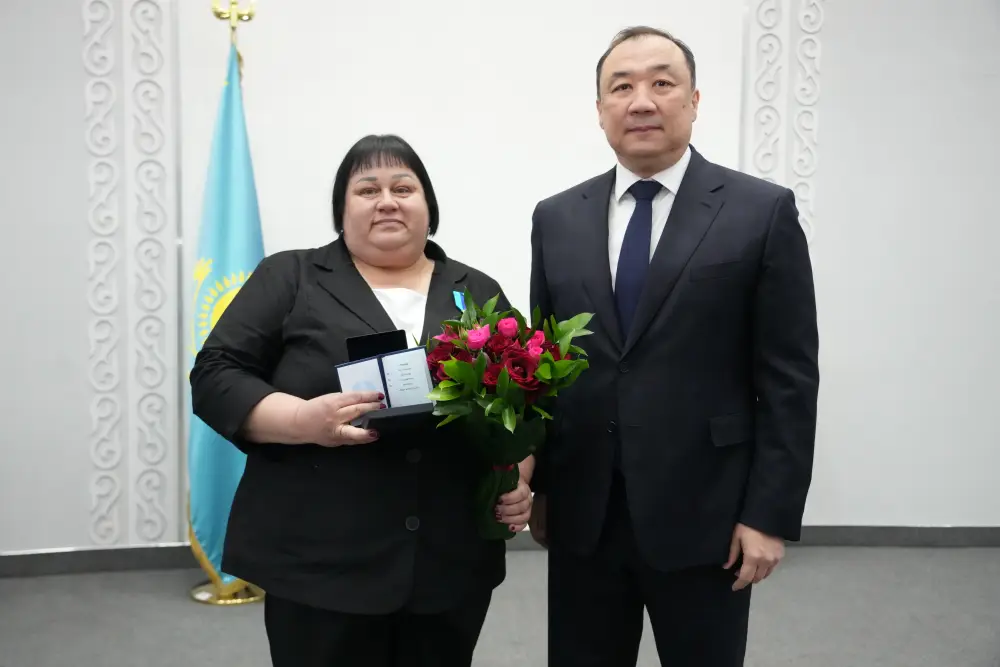 Награда для начальника ДЭУ-73 в Алматы Актобе