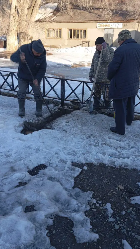 Сообщество Урджарского района объединяется для предотвращения весенних паводков Актобе